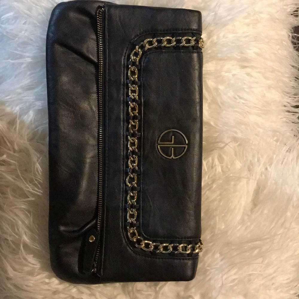 Black clutch